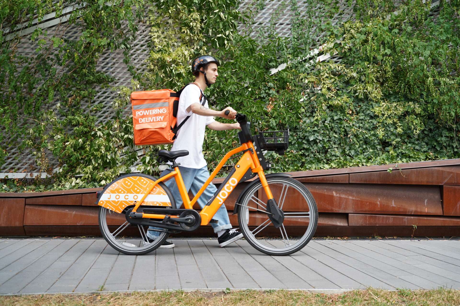New Grubhub Partnerships Aim to Make Delivery Worker EBike Usage Safer